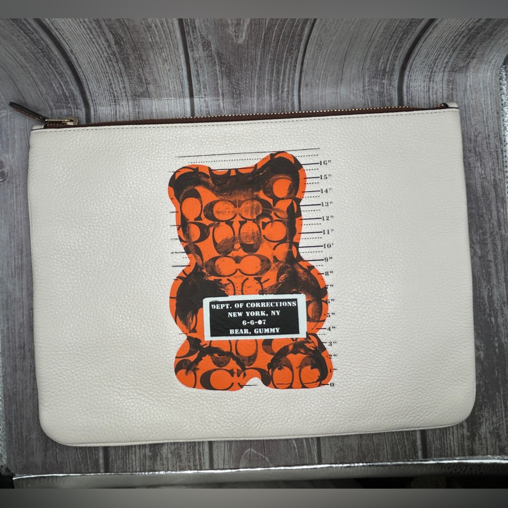 🧸NEW COACH Vandal Gummy Bear Large Leather Zip Clutch Pouch Bag Chalk/ Multi - Picture 4 of 13